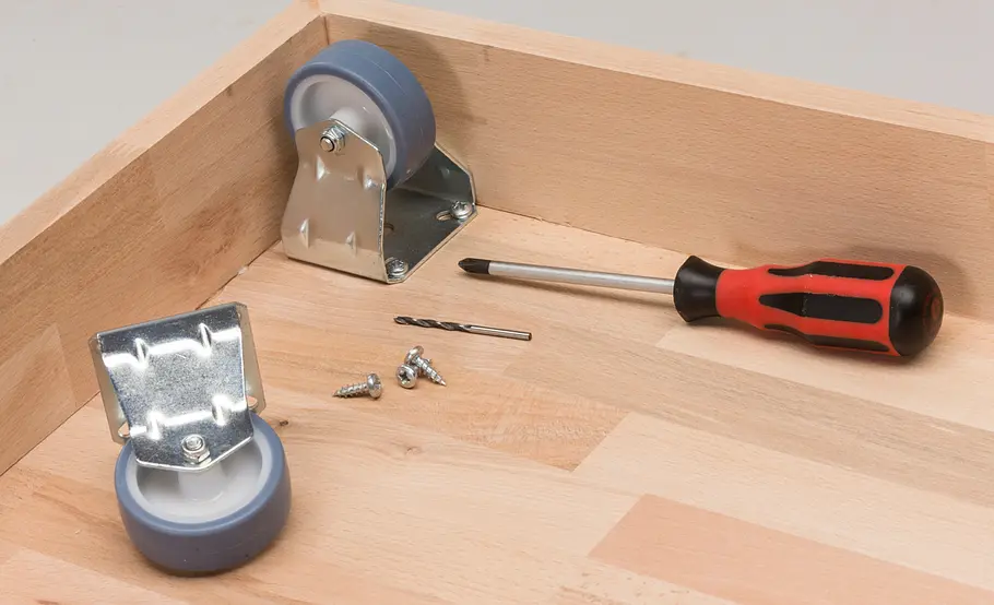 Verschiebbarer Kleiderschrank für unter die Dachschräge bauen