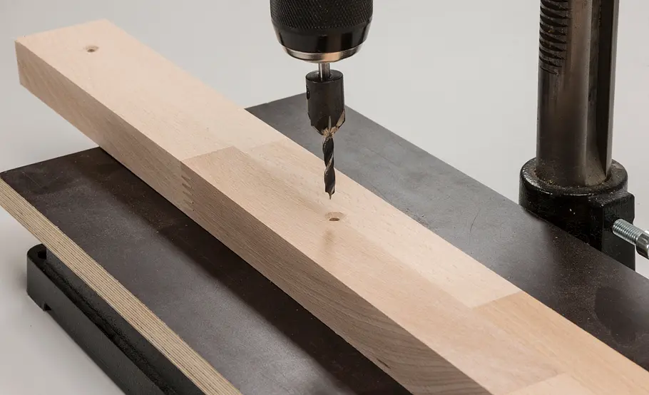 Bett in Drempel-Regal bauen