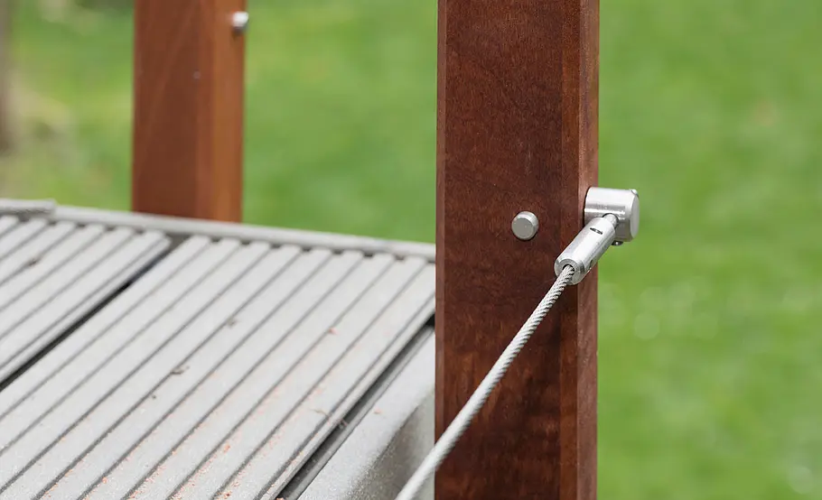 Hochterrasse aus Holz – Geländer