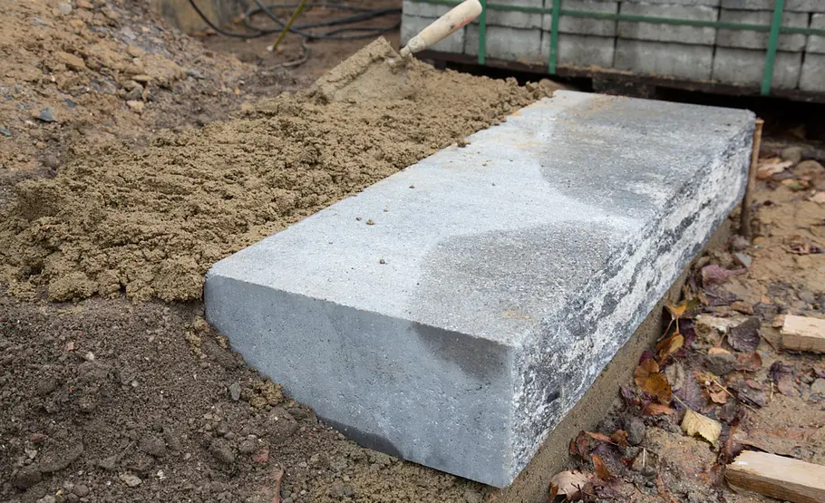Treppe aus Blockstufen setzen