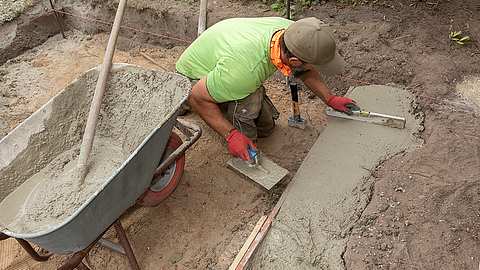 Streifen- und Punktfundament gießen - Foto: sidm / CK