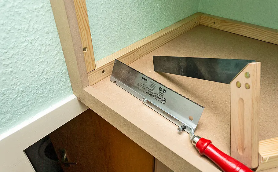 Schrank über Türrahmen bauen