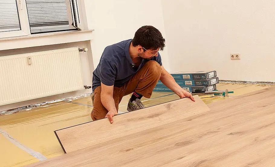 Laminat richtig verlegen – von Raum zu Raum