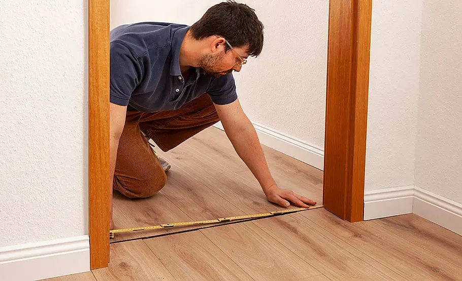 Laminat richtig verlegen – von Raum zu Raum