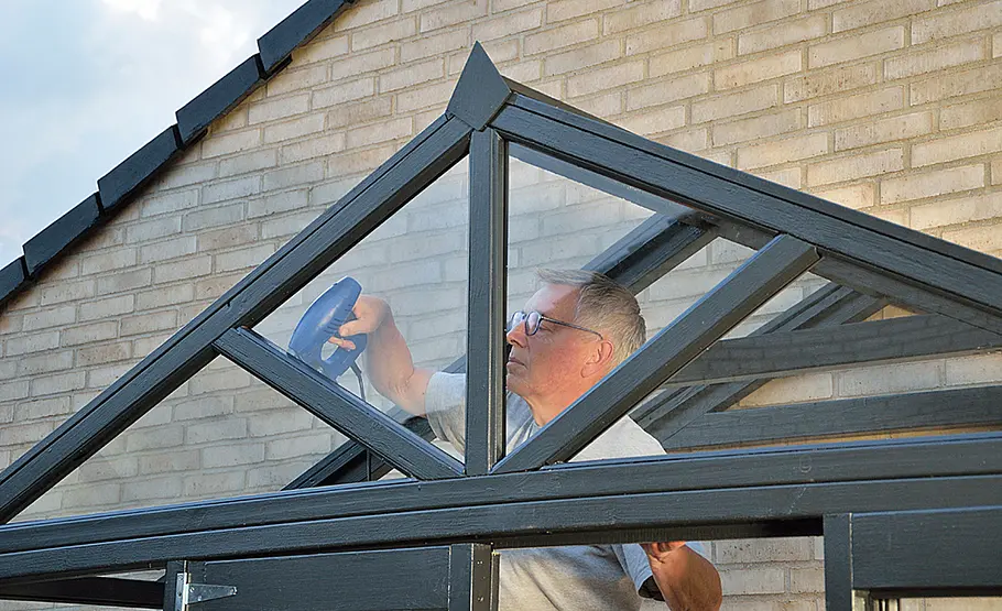 Anlehngewächshaus aus Holz vor der Hauswand selber bauen