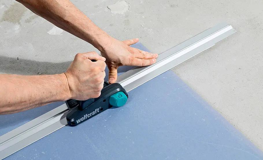 Dachstuhl mit Gipskartonplatten beplanken
