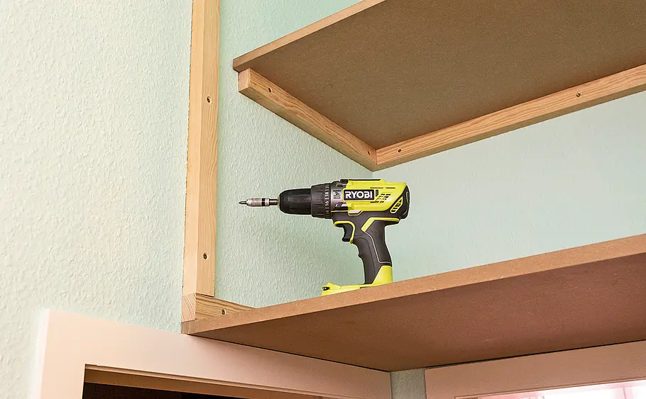 Schrank über Türrahmen bauen