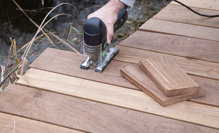 Sonnendeck am Gartenteich