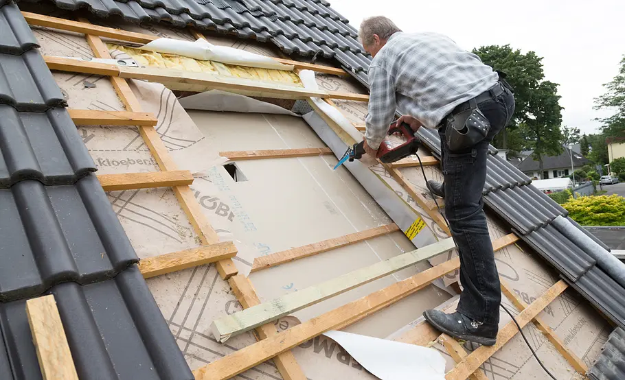 Velux Dachfenster mit Verdunkelungsrollo einbauen