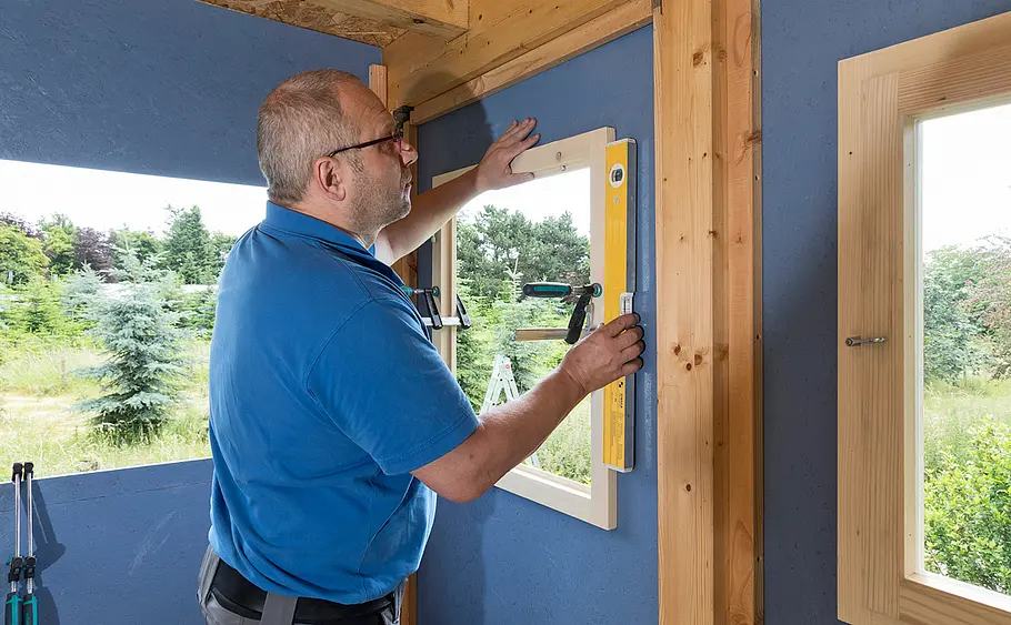 Fenster in Gartenhaus einbauen
