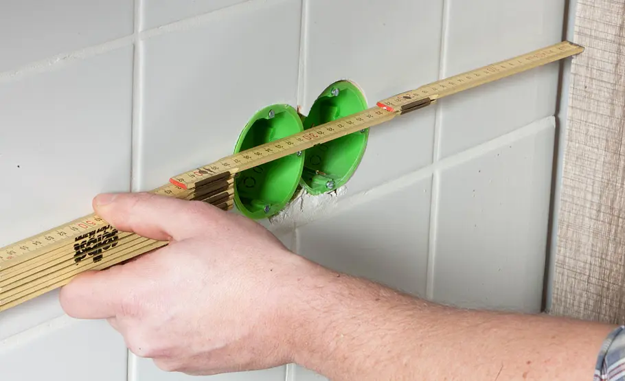 Küchenrückwand aus selbstklebenden Effektplatten
