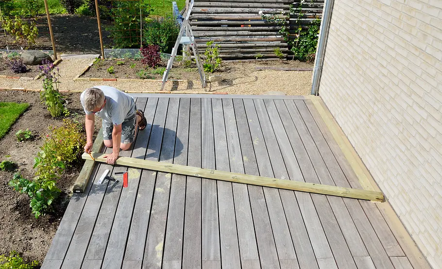 Luftige Pergola aus Holz selber bauen