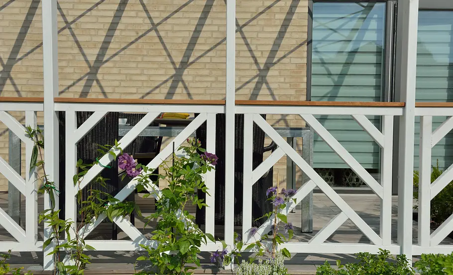 Luftige Pergola aus Holz selber bauen