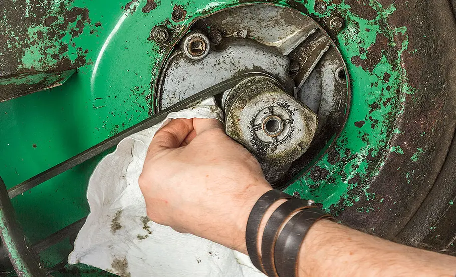 Rasenmäher Reparatur: Mäher reinigen
