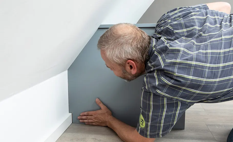 Dachschrägenschrank: Einbau