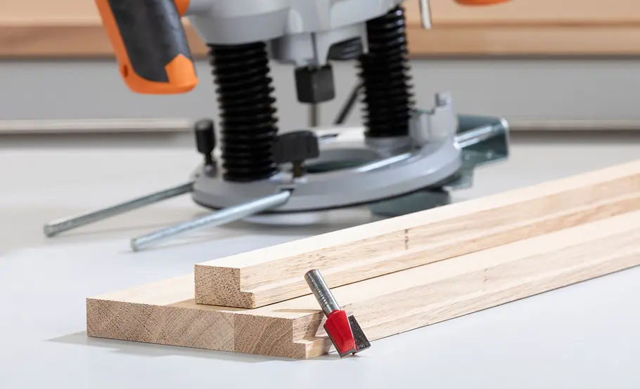 Elektrisch höhenverstellbaren Schreibtisch bauen