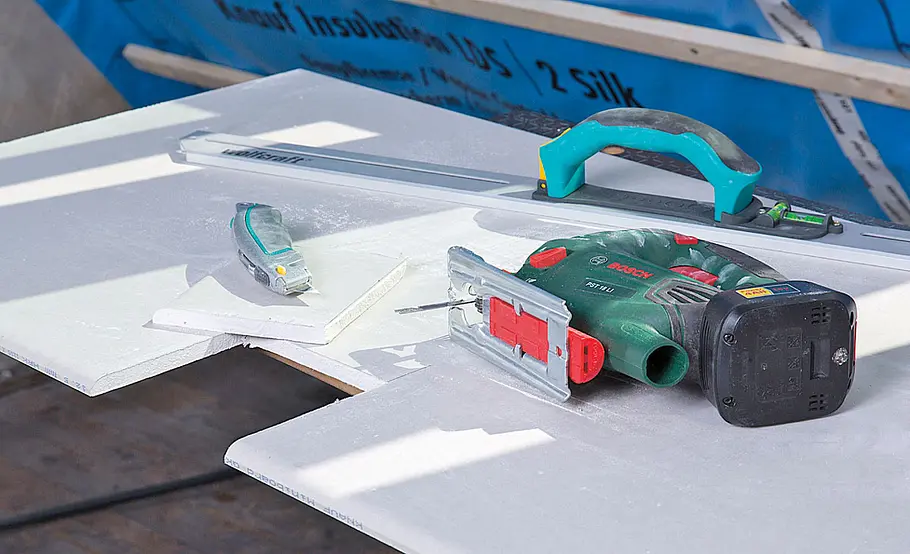 Dachstuhl mit Trockenbauplatten verkleiden