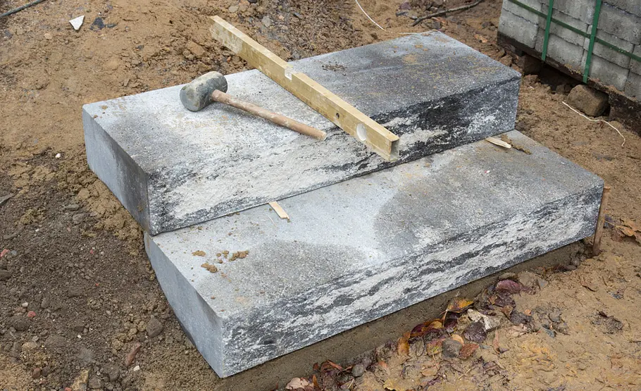 Treppe aus Blockstufen setzen