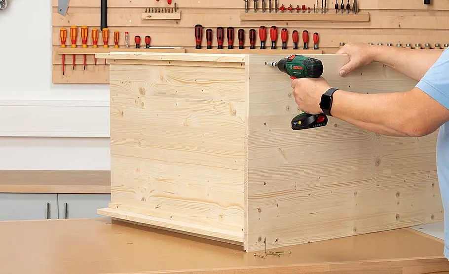 Schrank für unter die Treppe bauen