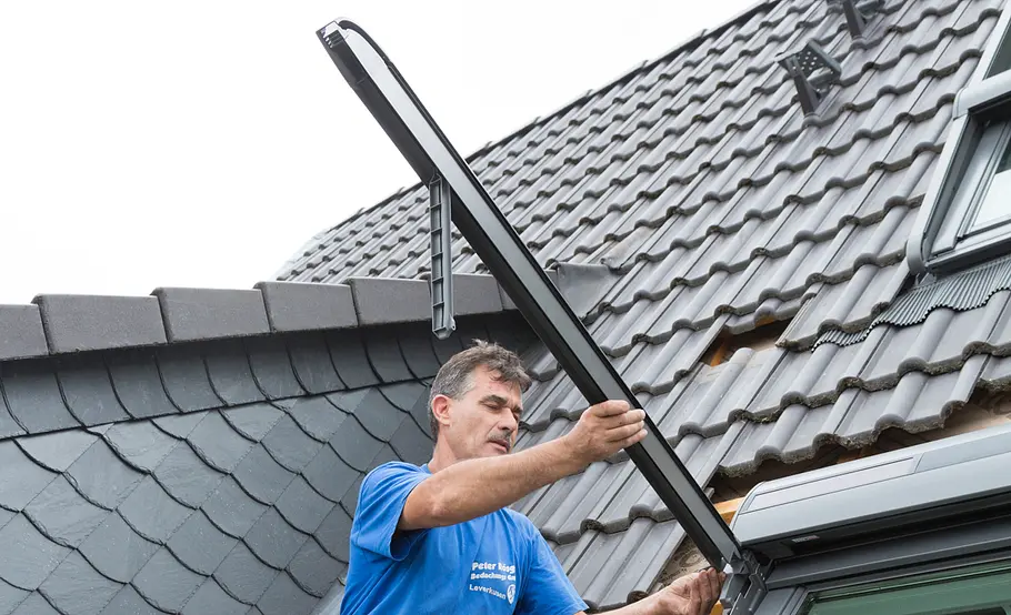 Velux Dachfenster mit Verdunkelungsrollo einbauen