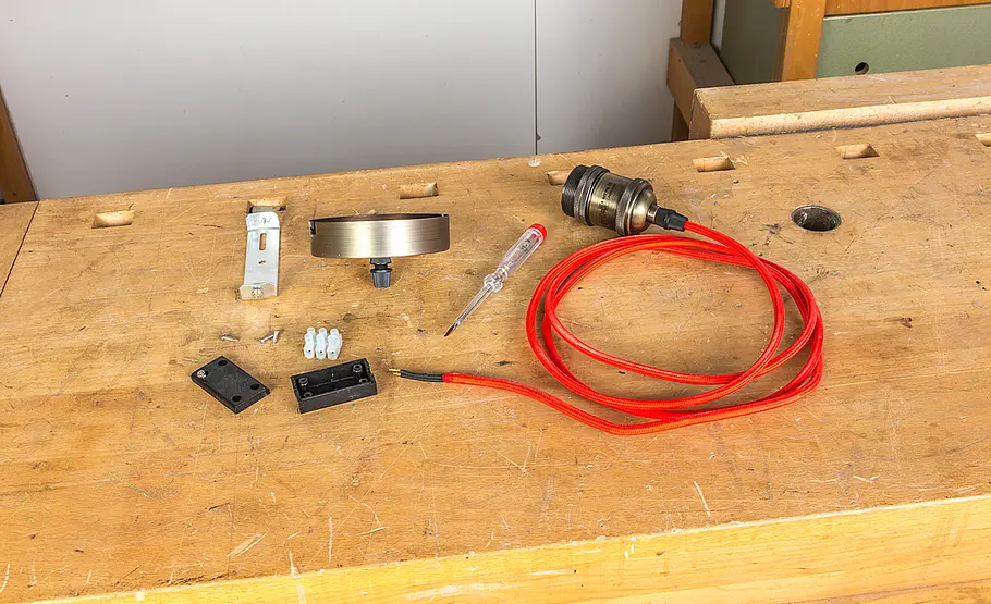 Leseleuchte mit Ablage selber bauen