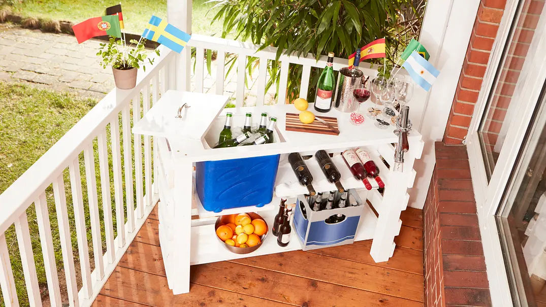 Coole Bar aus Paletten selber bauen - Foto: Hersteller / Bosch Coole Bar aus Paletten selber bauen - Foto: Hersteller / Bosch