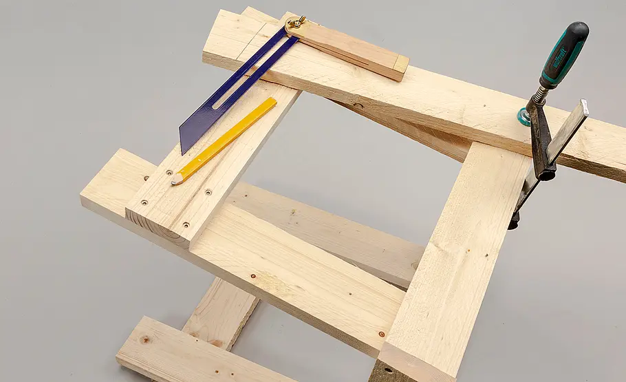 Sägerauen Holzstuhl bauen