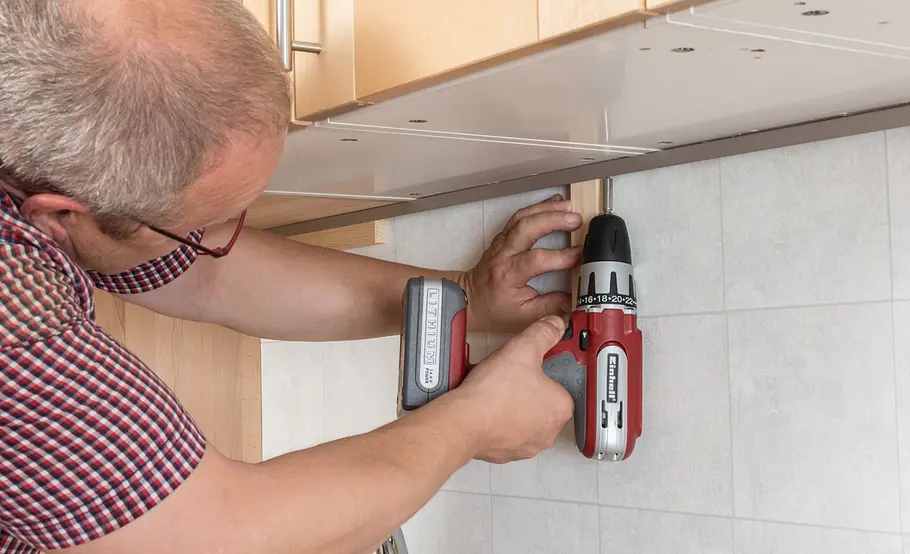 Robuste und günstige Küchenrückwand selber bauen
