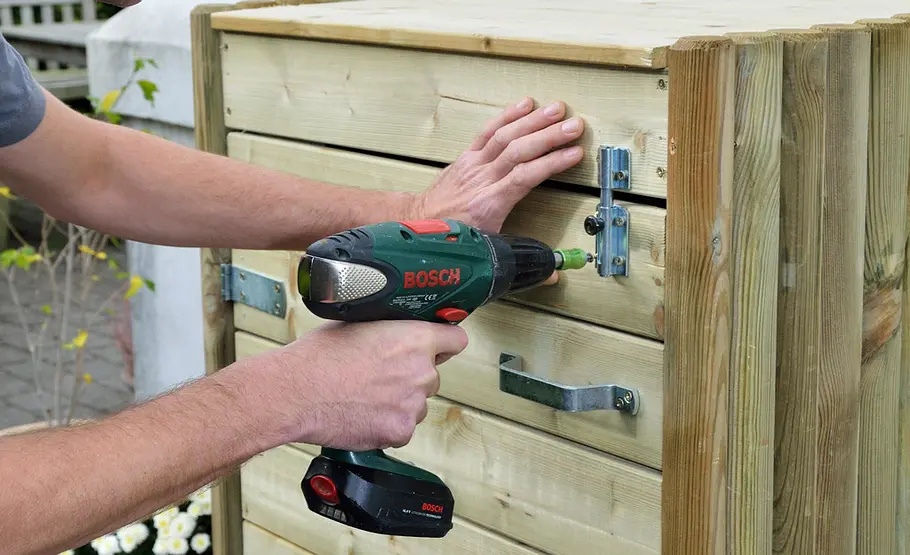 Holzverkleidung für Mülltonnen