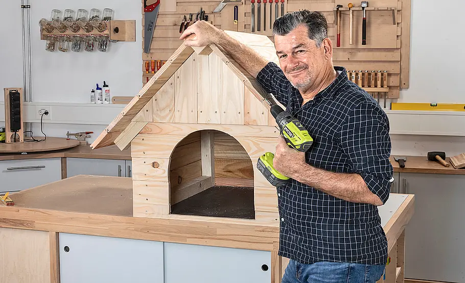 Outdoor Hundehaus mit Dach bauen