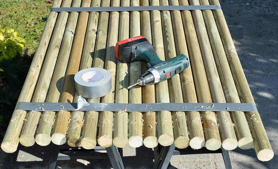 Holzverkleidung für Mülltonnen