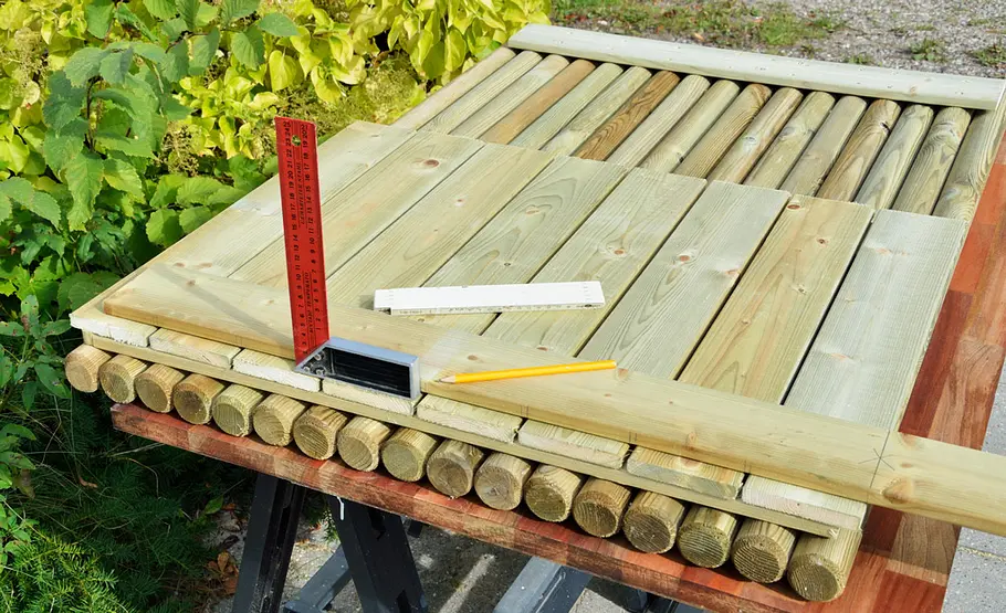 Holzverkleidung für Mülltonnen