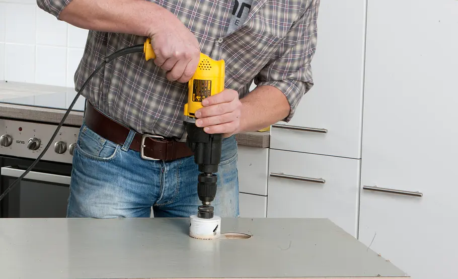 Küchenrückwand aus selbstklebenden Effektplatten
