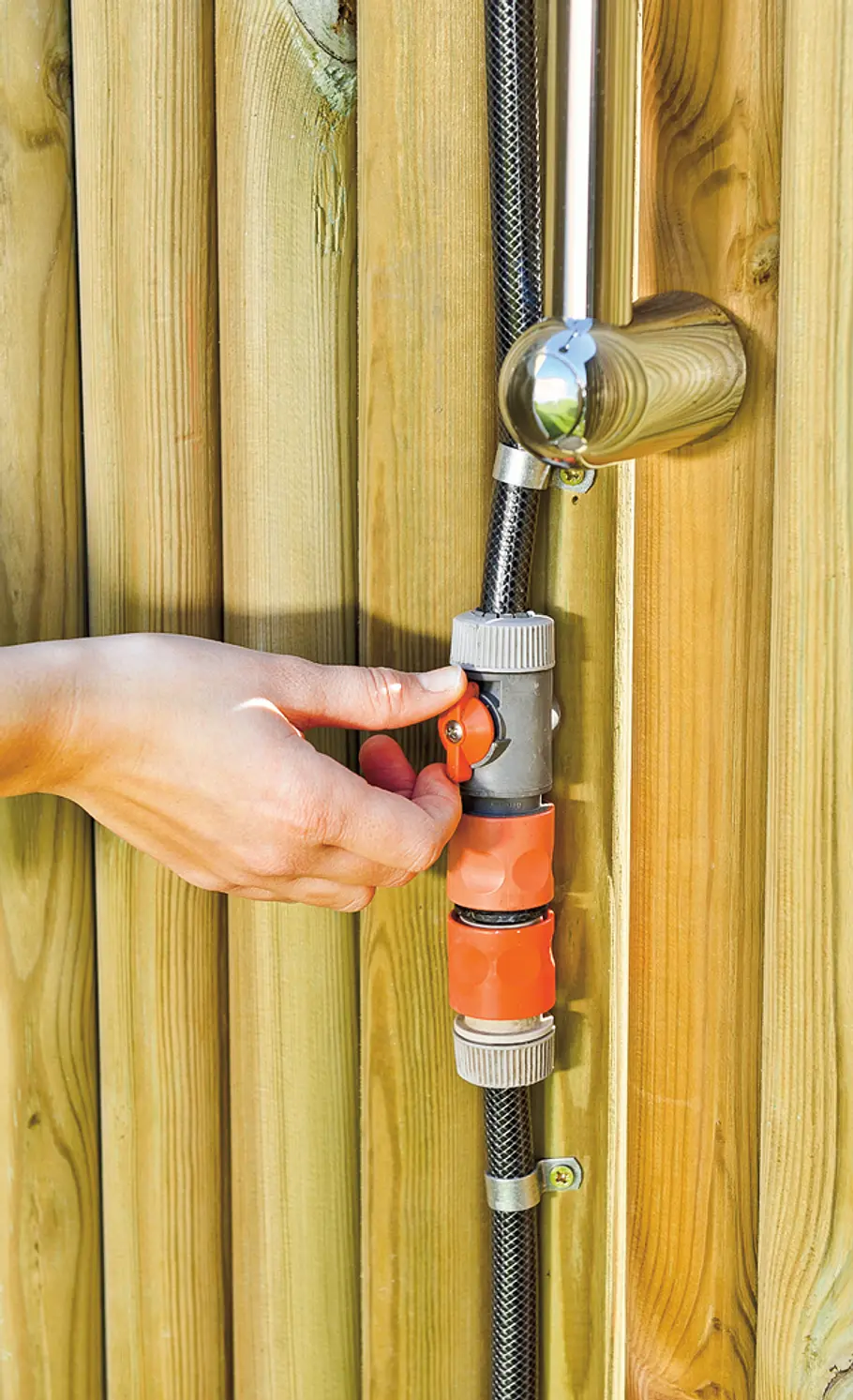 Mobile Gartenbrause mit Sichtschutz bauen