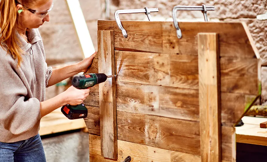 Anleitung: Gewürzregal aus Paletten-Holz bauen
