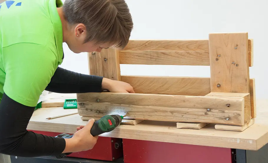 Paletten-Upcycling: Weinregal selber bauen