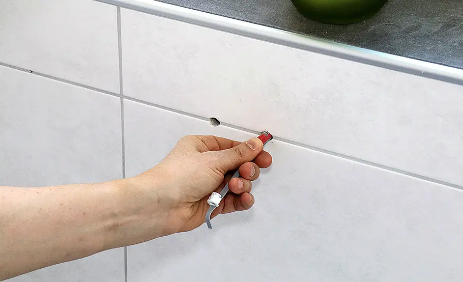 Dusch-Haltegriff befestigen