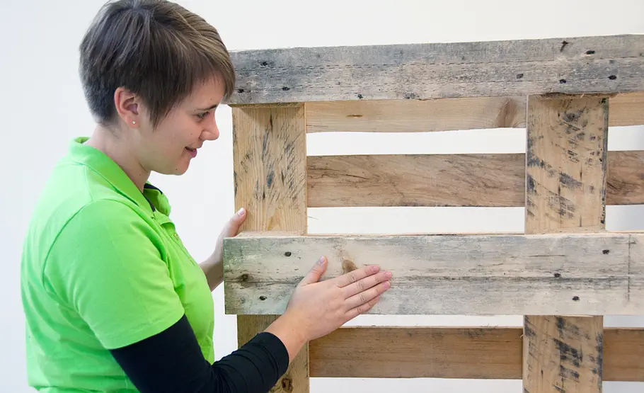 Paletten-Upcycling: Weinregal selber bauen