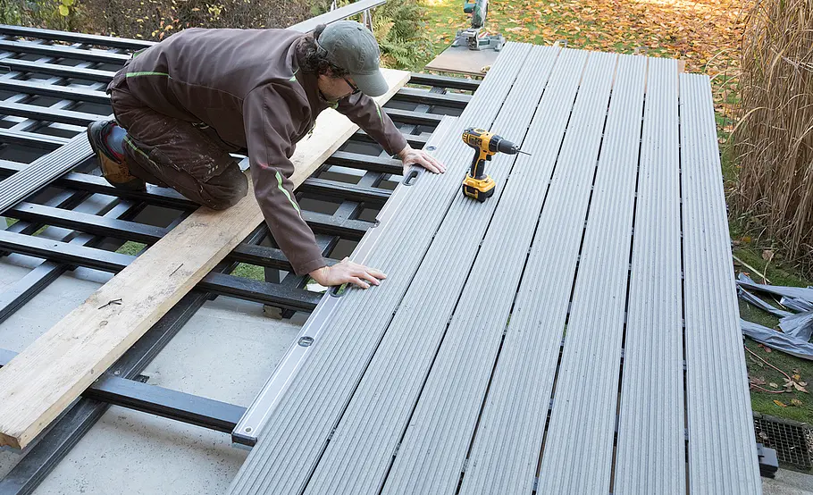 Hochterrasse aus Holz – Terrassendielen