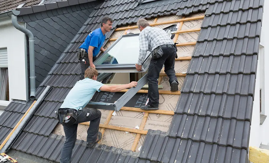 Velux Dachfenster mit Verdunkelungsrollo einbauen