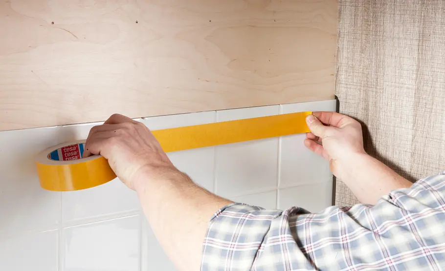 Küchenrückwand aus selbstklebenden Effektplatten