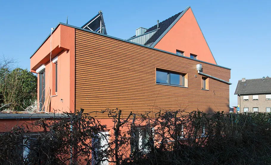 Fassade verkleiden mit Holz