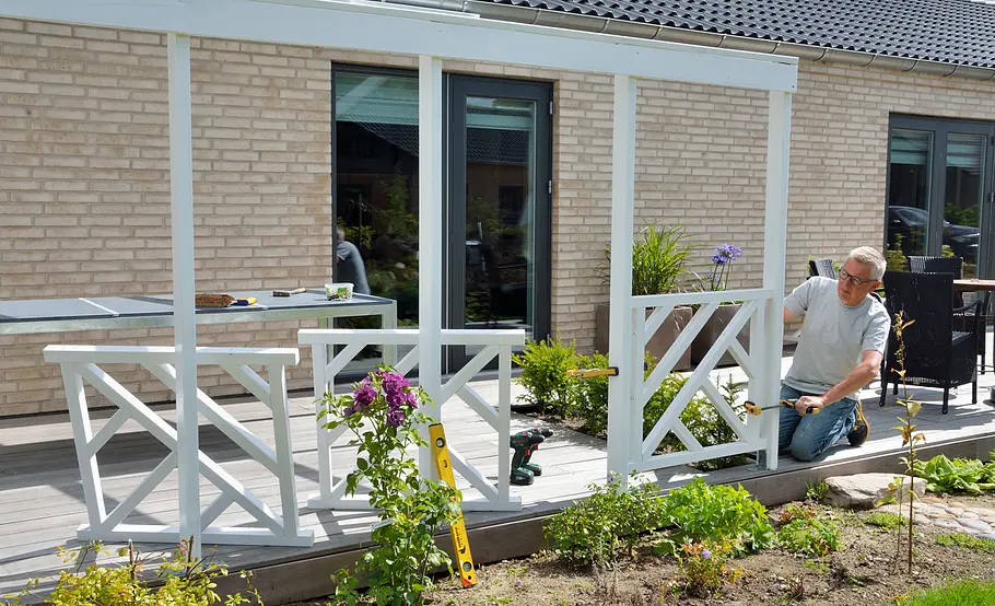Luftige Pergola aus Holz selber bauen
