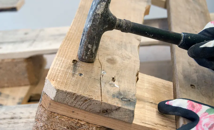 Paletten-Upcycling: Weinregal selber bauen
