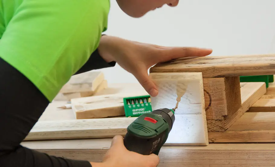 Paletten-Upcycling: Weinregal selber bauen