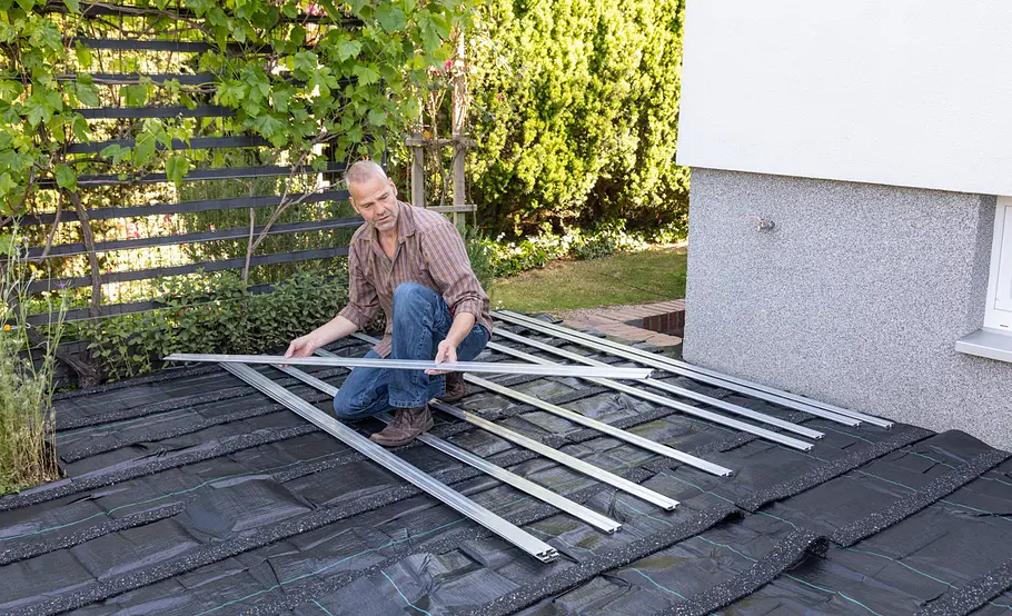 Terrassensanierung: Unterkonstruktions-Profile messen