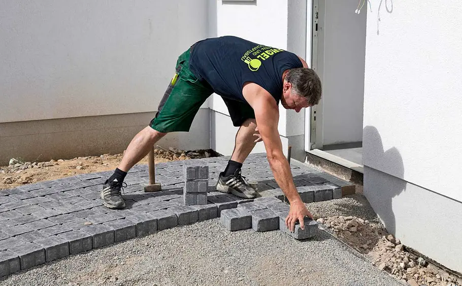 Weg zum Haus pflastern