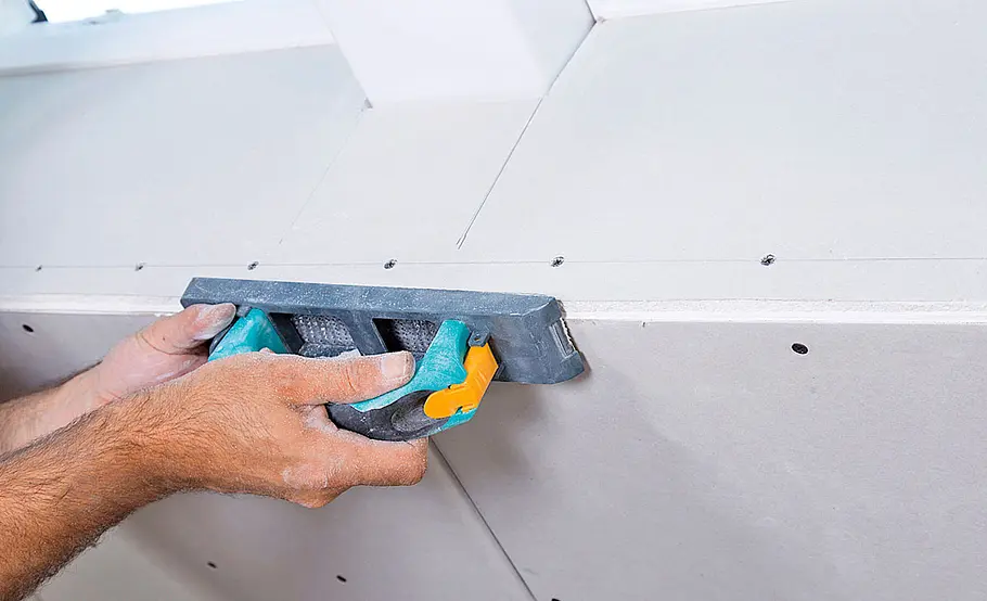 Dachstuhl mit Trockenbauplatten verkleiden