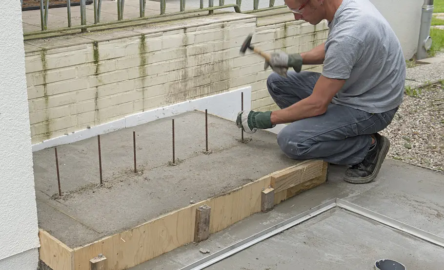 Treppe vor der Haustür betonieren