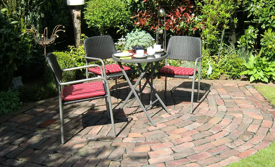 Sitzplatz mit Klinker pflastern